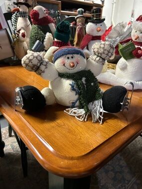 Festive White Snowman Plush with Green Scarf - Holiday Home Décor